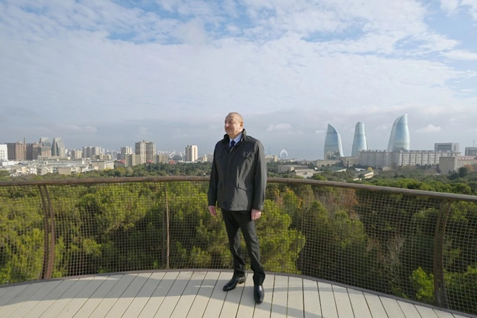 Prezident ailəsi ilə Mərkəzi Nəbatat Bağının açılışında — FOTOLAR Prezident ailəsi ilə Mərkəzi Nəbatat Bağının açılışında — FOTOLAR