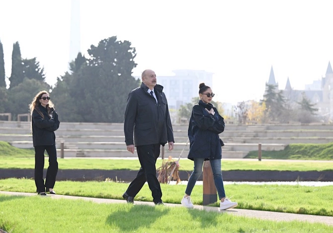 Prezident ailəsi ilə Mərkəzi Nəbatat Bağının açılışında — FOTOLAR Prezident ailəsi ilə Mərkəzi Nəbatat Bağının açılışında — FOTOLAR