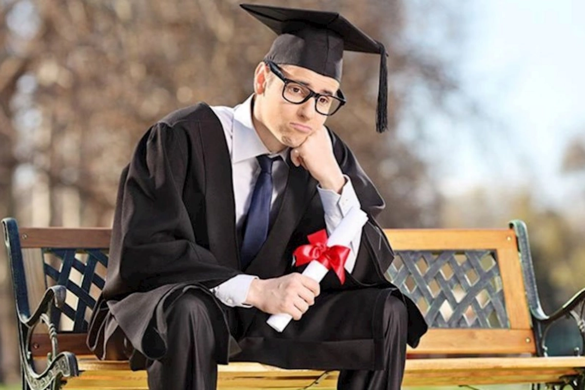 Diplomlu İŞSİZLƏR — Universitetlər məzunlarının işlə təminatına niyə dəstək olmur?