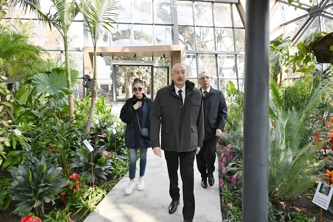 Prezident ailəsi ilə Mərkəzi Nəbatat Bağının açılışında — FOTOLAR Prezident ailəsi ilə Mərkəzi Nəbatat Bağının açılışında — FOTOLAR