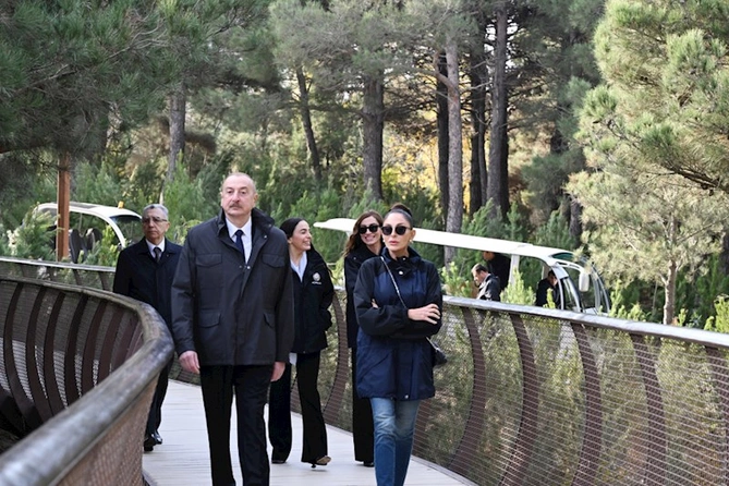 Prezident ailəsi ilə Mərkəzi Nəbatat Bağının açılışında — FOTOLAR Prezident ailəsi ilə Mərkəzi Nəbatat Bağının açılışında — FOTOLAR