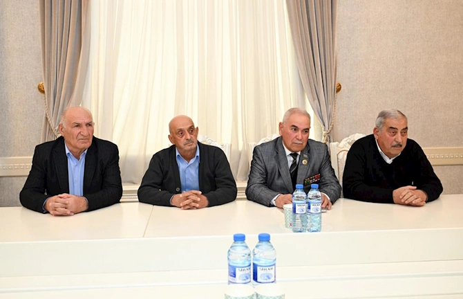 Adil Kərimli Xırdalanda vətəndaşları qəbul edib — FOTOLAR