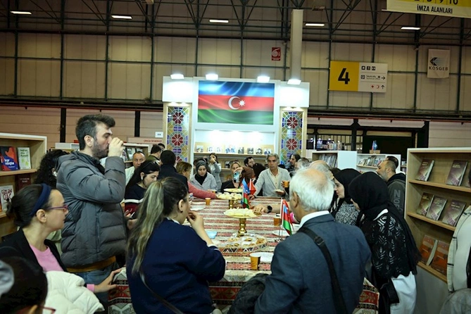 İstanbulda “Səninləyik, Türkiyə”kitabı, Heca dərgisinin xüsusi buraxılışının təqdimatı və konsert keçirilib — FOTOLAR