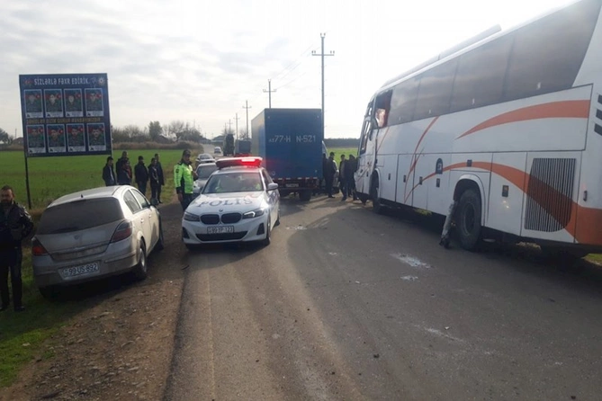 Naxçıvandan Bakıya gedən avtobus qəzaya düşdü: Xəsarət alanlar var — FOTOLAR