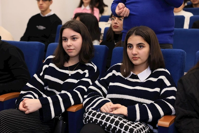 “Regional İnkişaf” İctimai Birliyi Xankəndidə gənclərlə görüş keçirib — FOTOLAR “Regional İnkişaf” İctimai Birliyi Xankəndidə gənclərlə görüş keçirib — FOTOLAR