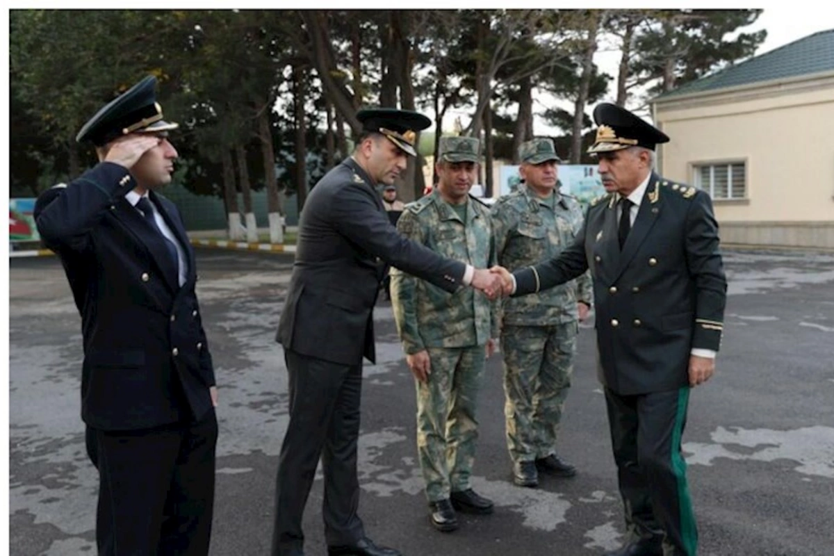 Xanlar Vəliyev hərbi qulluqçularla görüşdü