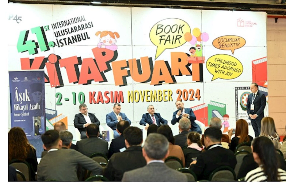 İstanbulda Aşıq Mikayıl Azaflı Seçilmiş şeirlər və Azərbaycan nağılları kitablarının təqdimatı keçirilib — FOTOLAR
