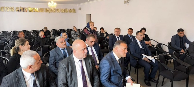 Hacıqabul RİH başçısı Sevindik Hətəmov vətəndaşları qəbul etdi — FOTOLAR Hacıqabul RİH başçısı Sevindik Hətəmov vətəndaşları qəbul etdi — FOTOLAR