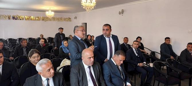 Hacıqabul RİH başçısı Sevindik Hətəmov vətəndaşları qəbul etdi — FOTOLAR Hacıqabul RİH başçısı Sevindik Hətəmov vətəndaşları qəbul etdi — FOTOLAR