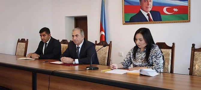 Hacıqabul RİH başçısı Sevindik Hətəmov vətəndaşları qəbul etdi — FOTOLAR Hacıqabul RİH başçısı Sevindik Hətəmov vətəndaşları qəbul etdi — FOTOLAR
