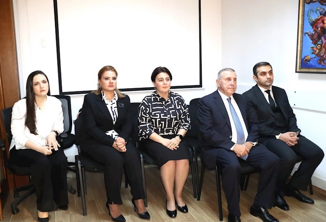 Vəkillər Kollegiyası Rəyasət Heyətinin növbəti iclası keçirildi — FOTOLAR Vəkillər Kollegiyası Rəyasət Heyətinin növbəti iclası keçirildi — FOTOLAR