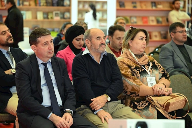 İstanbulda Aşıq Mikayıl Azaflı Seçilmiş şeirlər və Azərbaycan nağılları kitablarının təqdimatı keçirilib — FOTOLAR