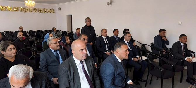 Hacıqabul RİH başçısı Sevindik Hətəmov vətəndaşları qəbul etdi — FOTOLAR Hacıqabul RİH başçısı Sevindik Hətəmov vətəndaşları qəbul etdi — FOTOLAR