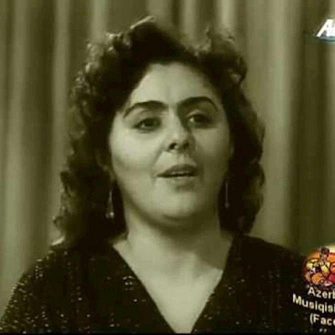 Evlərinin önü yonca... Sənətə qurban olmayan Nərminə Məmmədova