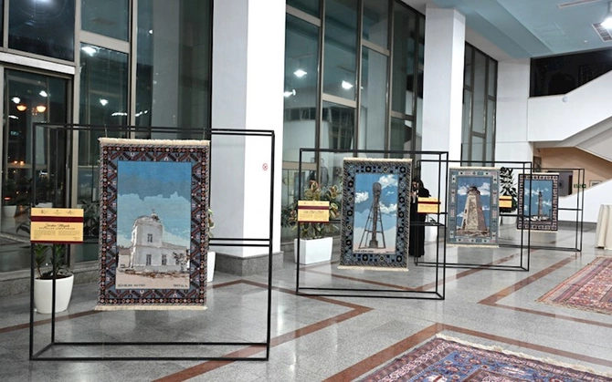 Dəniz Vağzalında “Xəzərin qoruyucuları: mayaklar və xalçalar” adlı sərgi baş tutub — FOTOLAR Dəniz Vağzalında “Xəzərin qoruyucuları: mayaklar və xalçalar” adlı sərgi baş tutub — FOTOLAR