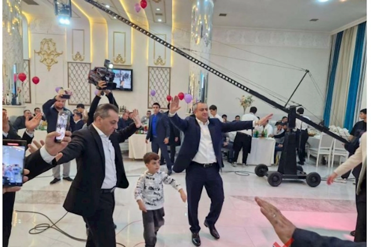 İcra başçısı və deputat məşhur bloggerin övladının xoş günündə — VİDEO