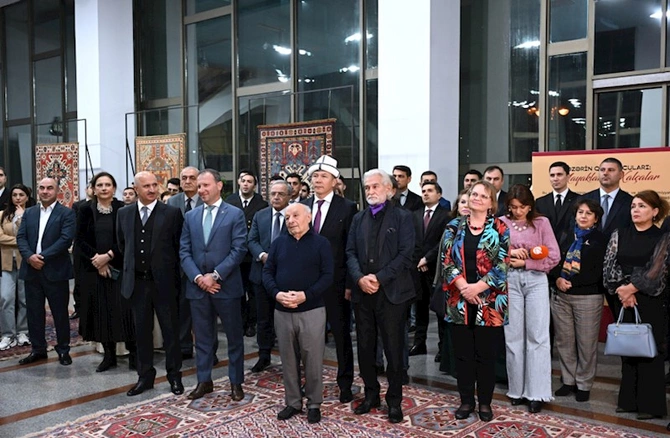 Dəniz Vağzalında “Xəzərin qoruyucuları: mayaklar və xalçalar” adlı sərgi baş tutub — FOTOLAR Dəniz Vağzalında “Xəzərin qoruyucuları: mayaklar və xalçalar” adlı sərgi baş tutub — FOTOLAR