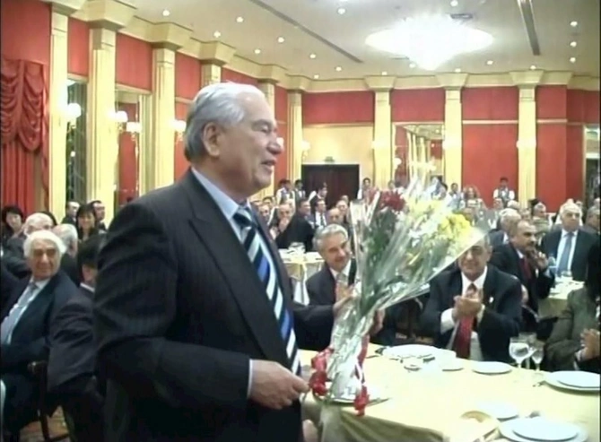 Çingiz Aytmatovun sonuncu yubileyi Bakıda keçirilib — FOTOLAR Çingiz Aytmatovun sonuncu yubileyi Bakıda keçirilib — FOTOLAR