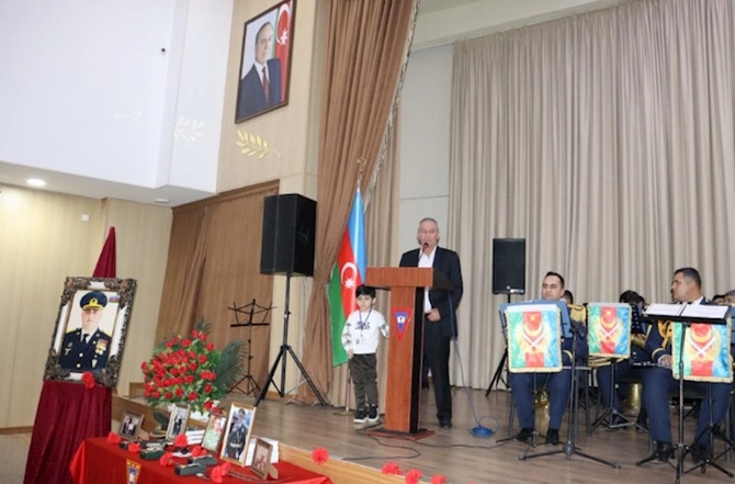Şəhidlərimizin xatirəsi Azərbaycan xalqının yaddaşında əbədi yaşayacaq — FOTOLAR Şəhidlərimizin xatirəsi Azərbaycan xalqının yaddaşında əbədi yaşayacaq — FOTOLAR