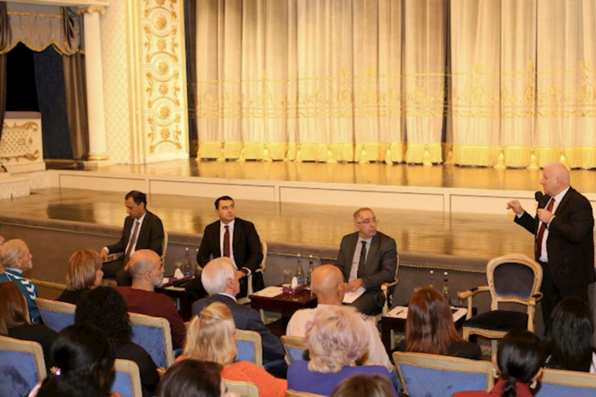 Teatr sahəsində islahatların aparılması prioritet istiqamətlərdəndir — Mədəniyyət naziri (FOTOLAR)