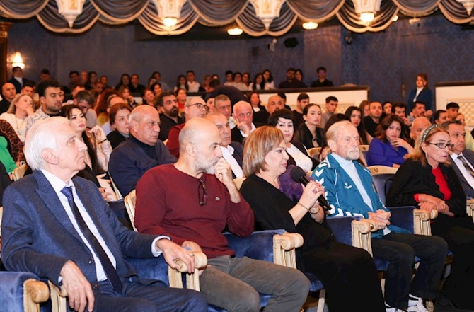 Teatr sahəsində islahatların aparılması prioritet istiqamətlərdəndir — Mədəniyyət naziri (FOTOLAR)