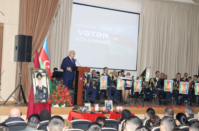 Şəhidlərimizin xatirəsi Azərbaycan xalqının yaddaşında əbədi yaşayacaq — FOTOLAR Şəhidlərimizin xatirəsi Azərbaycan xalqının yaddaşında əbədi yaşayacaq — FOTOLAR