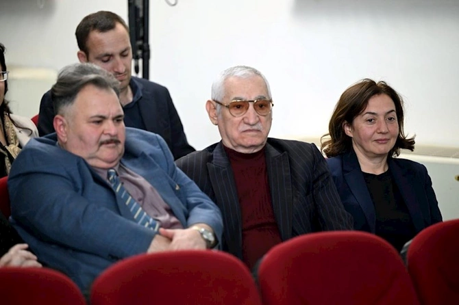 Mədəniyyət naziri film layihələri müsabiqəsinin qalibləri ilə görüşdü — FOTOLAR