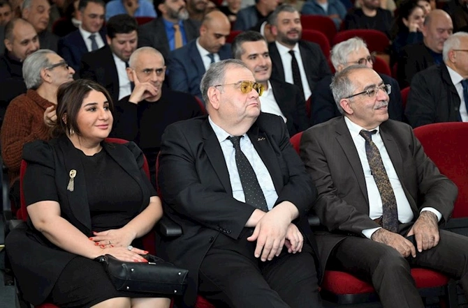 Mədəniyyət naziri film layihələri müsabiqəsinin qalibləri ilə görüşdü — FOTOLAR