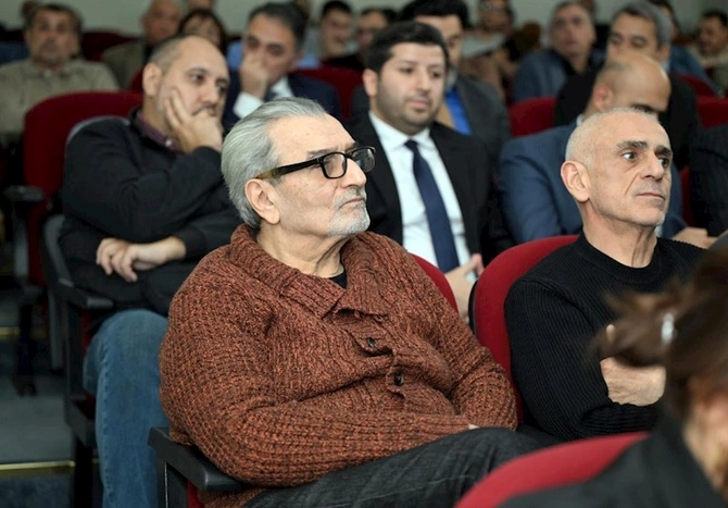 Mədəniyyət naziri film layihələri müsabiqəsinin qalibləri ilə görüşdü — FOTOLAR