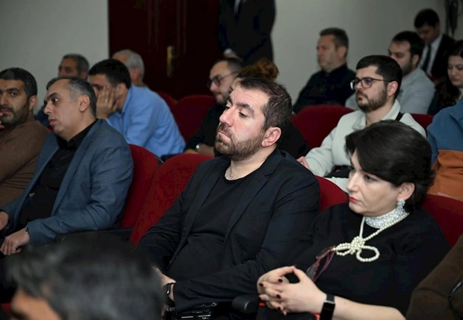 Mədəniyyət naziri film layihələri müsabiqəsinin qalibləri ilə görüşdü — FOTOLAR