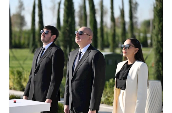 İlham Əliyev Zəfər parkının açılışında — FOTOLAR (YENİLƏNİB)