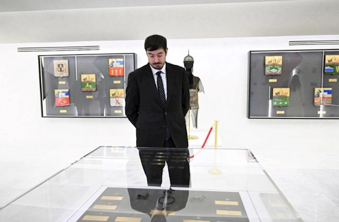 Prezident Dövlət Bayrağı Meydanında üçrəngli Bayrağımızı ucaltdı — FOTOLAR (YENİLƏNİB)