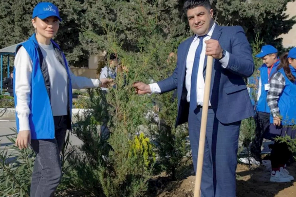 Ruhiyyə Əliyeva kollektivi ilə ağac əkdi — FOTOLAR