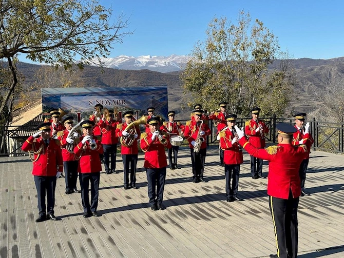 Azad torpaqlarda bayram konsertləri təşkil olunub — FOTOLAR