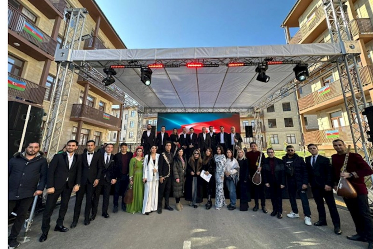 Azad torpaqlarda bayram konsertləri təşkil olunub — FOTOLAR