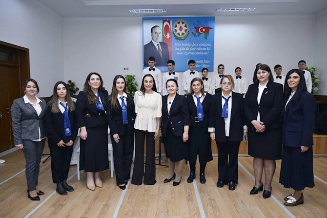 Leyla Əliyeva onlarla birgə rəqs etdi — FOTOLAR Leyla Əliyeva onlarla birgə rəqs etdi — FOTOLAR