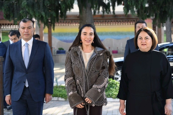 Leyla Əliyeva onlarla birgə rəqs etdi — FOTOLAR Leyla Əliyeva onlarla birgə rəqs etdi — FOTOLAR