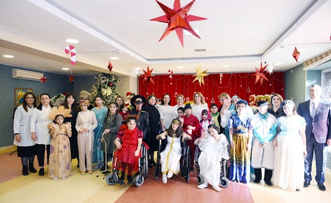 Leyla Əliyeva onlarla birgə rəqs etdi — FOTOLAR Leyla Əliyeva onlarla birgə rəqs etdi — FOTOLAR