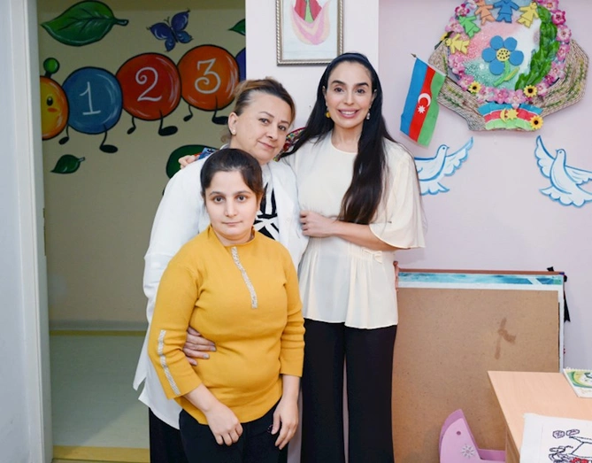 Leyla Əliyeva onlarla birgə rəqs etdi — FOTOLAR Leyla Əliyeva onlarla birgə rəqs etdi — FOTOLAR