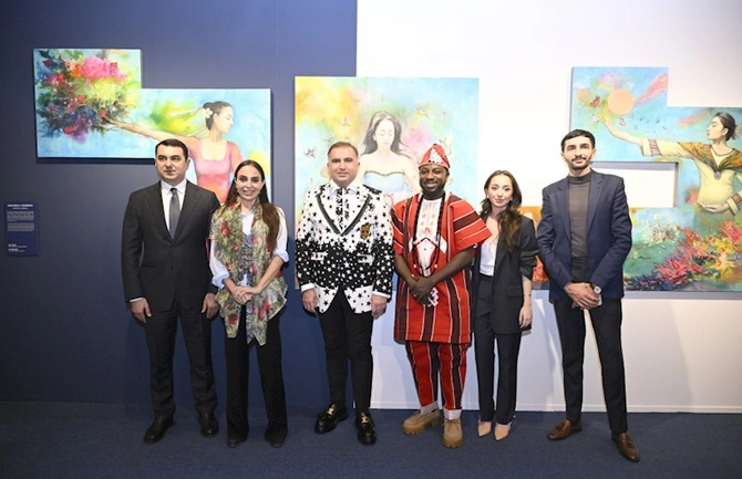 Leyla Əliyeva “Yenidən doğulmuş gözəllik” adlı sərgidə — FOTOLAR Leyla Əliyeva “Yenidən doğulmuş gözəllik” adlı sərgidə — FOTOLAR