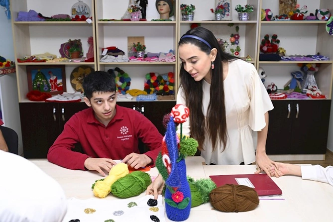 Leyla Əliyeva onlarla birgə rəqs etdi — FOTOLAR Leyla Əliyeva onlarla birgə rəqs etdi — FOTOLAR