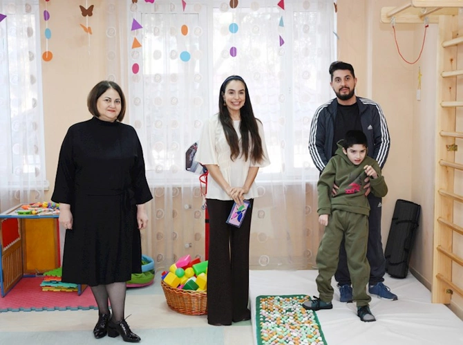 Leyla Əliyeva onlarla birgə rəqs etdi — FOTOLAR Leyla Əliyeva onlarla birgə rəqs etdi — FOTOLAR