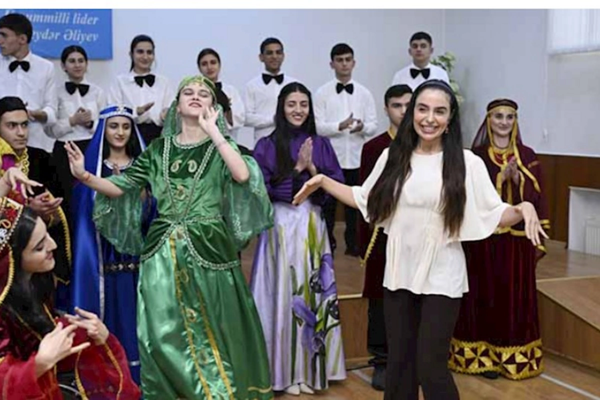 Leyla Əliyeva onlarla birgə rəqs etdi — FOTOLAR