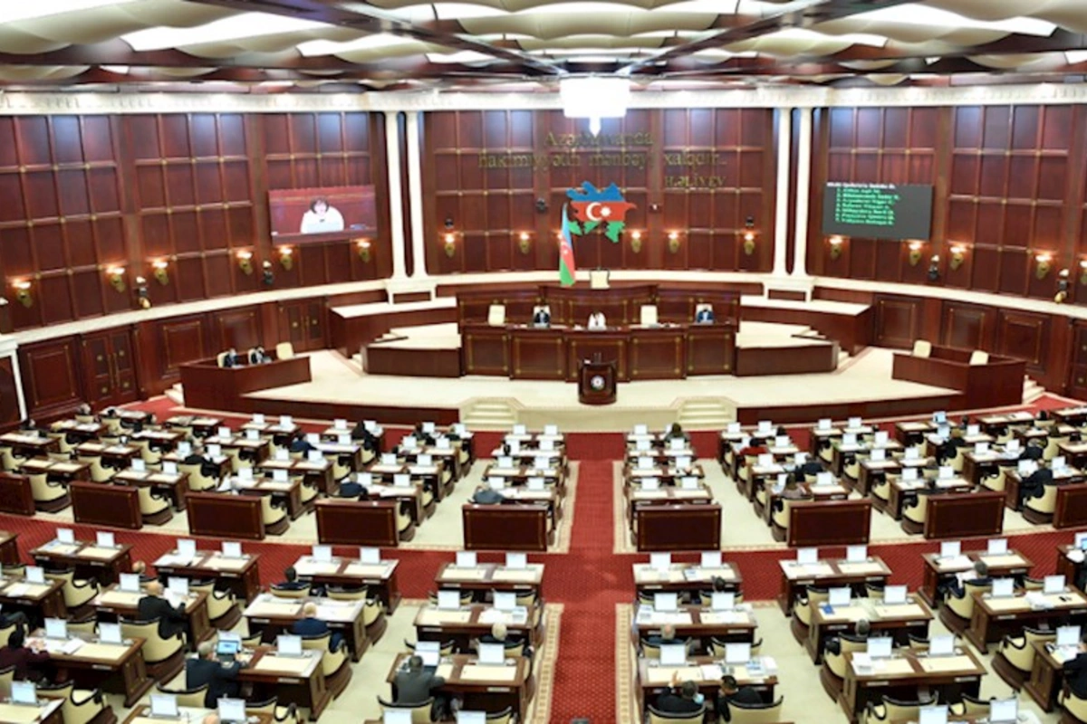 Parlament toplaşdı — Gündəlikdə 15 məsələ var