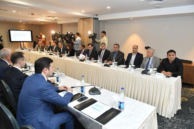 “Azərbaycan Respublikasında radio yayımın dünəni, bu günü və sabahı” mövzusunda seminar keçirilib — FOTOLAR