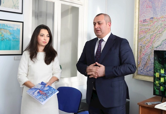 Sənət və ədəbiyyatın harmoniyasını nümayiş etdirən sərgi — Səttarın Füzulisi (FOTOLAR) Sənət və ədəbiyyatın harmoniyasını nümayiş etdirən sərgi — Səttarın Füzulisi (FOTOLAR)