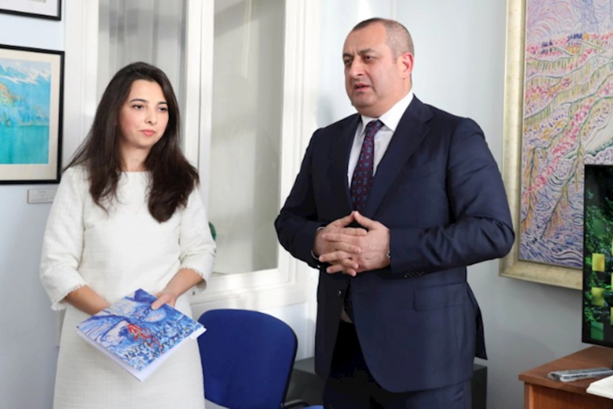 Sənət və ədəbiyyatın harmoniyasını nümayiş etdirən sərgi — Səttarın Füzulisi (FOTOLAR)