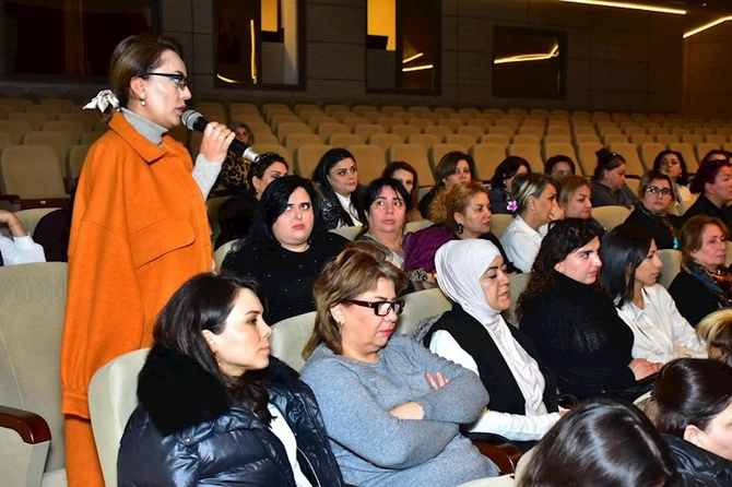 Musiqi müəllimlərinin peşə bacarıqlarının qiymətləndirilməsi ilə bağlı sessiya keçirilib — FOTOLAR
