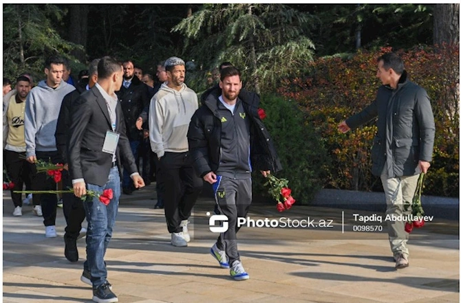 Lionel Messi Ulu Öndər Heydər Əliyevin məzarını ziyarət etdi — FOTOLAR
