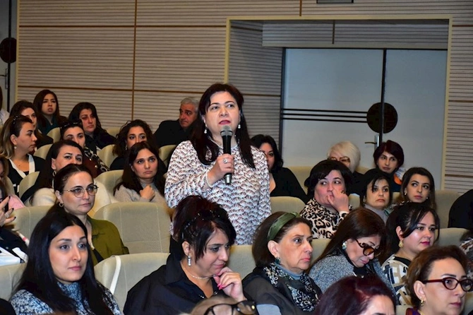 Musiqi müəllimlərinin peşə bacarıqlarının qiymətləndirilməsi ilə bağlı sessiya keçirilib — FOTOLAR